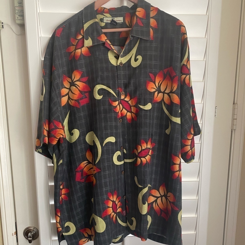 Tommy Bahama Silk Shirt XL Hawaiian shirt​​​​​​​​​​